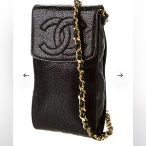 CHANEL Black Leather Shoulder Bag with Gold Chain